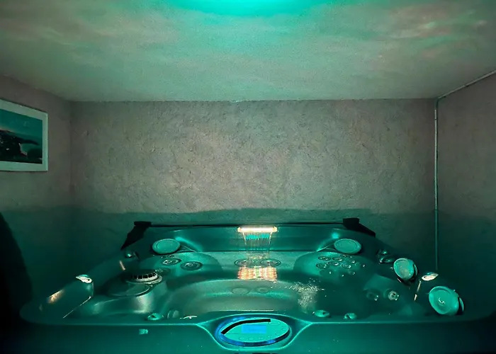 דירה Bas De 70m2 Independant Avec Espace Jacuzzi Prive לה לבאנדו